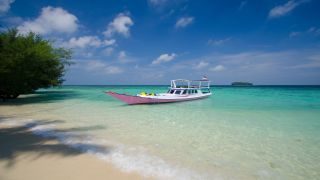 6 Wisata Pantai Ala Luar Negeri di Jawa Tengah, Serasa Liburan di Maldives!
