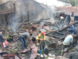 Masak Air Ditinggal Tidur, Rumah Lansia di Pemalang Ludes Terbakar