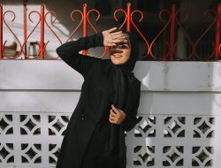15 OOTD Hijab Simple untuk Hangout, Tunjukkan Pesona Hijabmu!